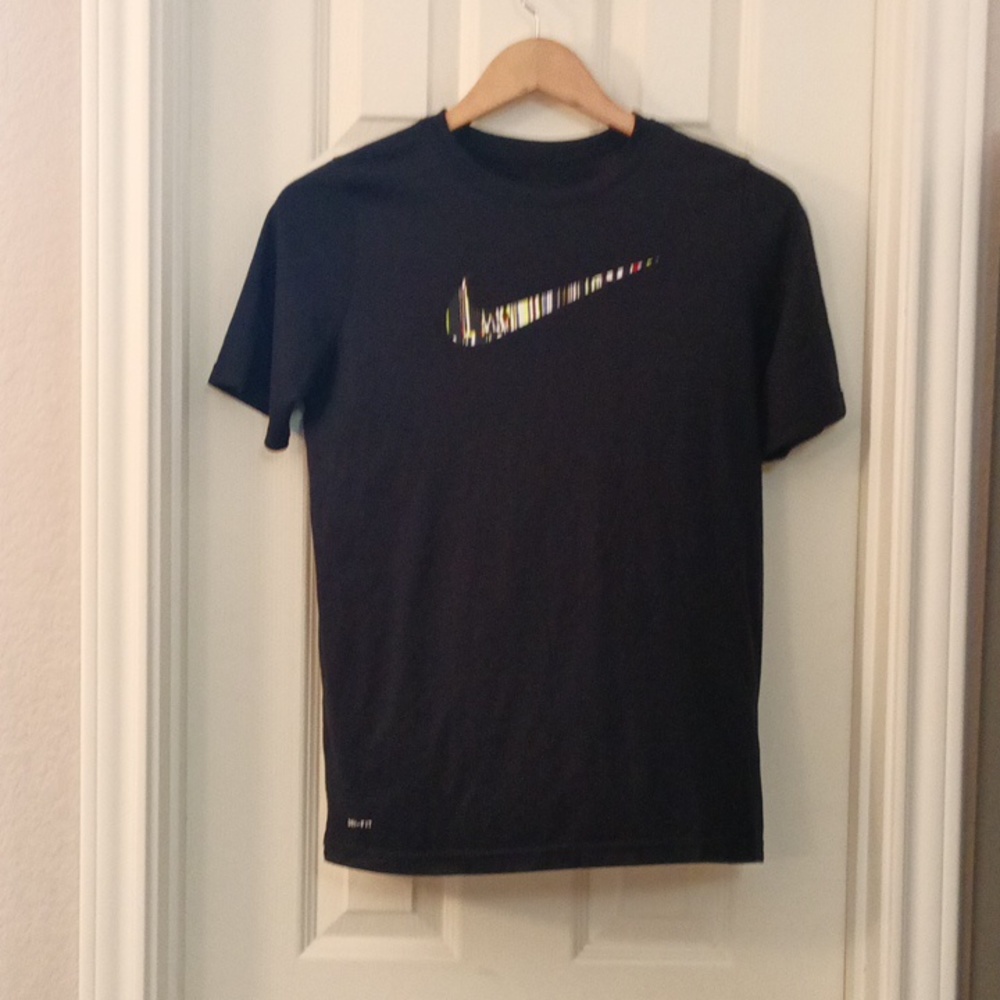 Boys Nike Dri-FIT Swoosh Front Logo Black T-Shirt Size XL